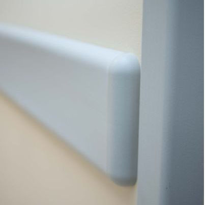 Отбойник на сплошном алюминиевом каркасе 150*4000 мм