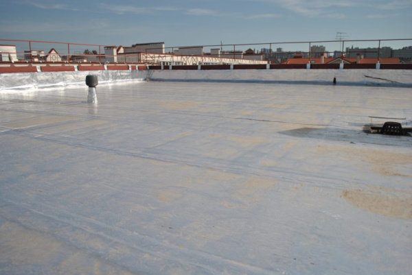 Инновационный сверхлегкий безбитумный самоклеящийся кровельный материал с безогневым методом монтажа