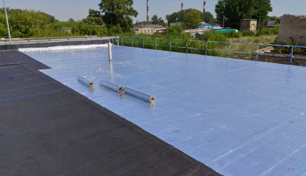 Инновационный сверхлегкий безбитумный самоклеящийся кровельный материал с безогневым методом монтажа