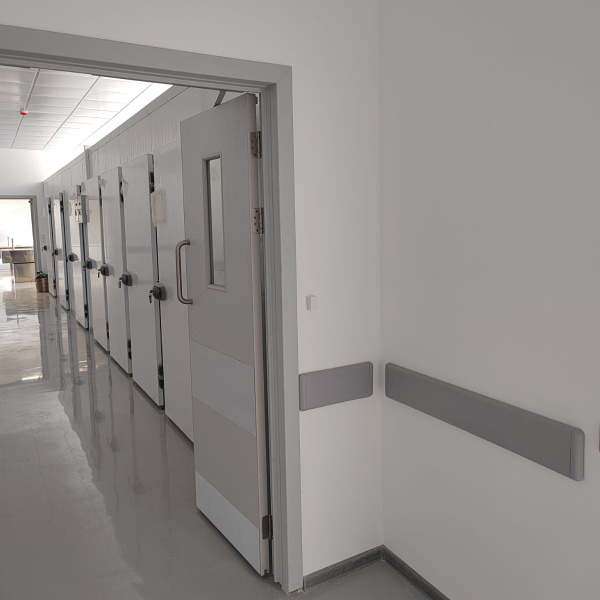 Отбойник на сплошном алюминиевом каркасе 150*4000 мм