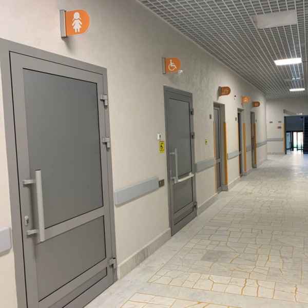 Отбойник на сплошном алюминиевом каркасе 150*4000 мм